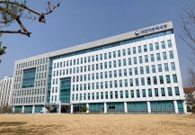 대전국세청, 경북·강원 지역 산불 피해복구 성금 전달