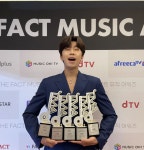 임영웅, 니가 올래 내가 갈까 무대 영상 500만 뷰 돌파