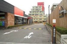 편해서 좋아? 드라이브스루 보행자 안전 위협