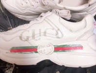 값비싼 운동화 세탁소에 맡겼다가 부글부글...보상 어쩌나?