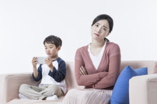 키즈폰 고장나면 수리 하세월인데 임대폰도 불가…아이들 고객 아닌 봉?
