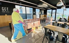 CU, 점포 내 청년작가 작품 전시