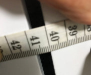 [노컷영상] 새로 산 장롱 문과 문 사이 1cm 틈 벌어져 내부 훤히 보여