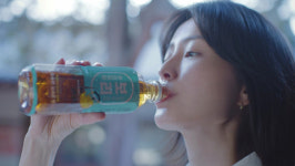 코카콜라, 태양의 원차 주전자차 광고 모델로 배우 정유미 발탁