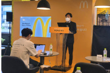 맥도날드가 전남 보성에서 찾은 한국의 맛 보성녹돈 버거 먹어보니…육즙 가득한 맛