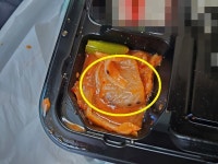 [포토뉴스] 먹기 겁나네...편의점 즉석식품서 벌레·비닐 등 이물 속출