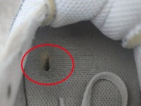 [노컷영상] 세탁소 맡긴 새 운동화, 밑창에 구멍 뻥 뚫린 채 돌아와