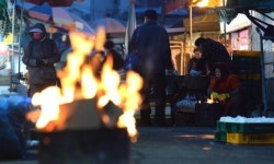 8일 새벽 대전시 동구 역전시장에서 상인들