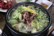 [오감맛집] 뚝배기 가득 펄펄 끓는 情… 싱싱한 한우 맛있소~