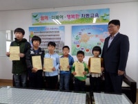 새론건설 차동초 학생에 어머니장학금 전달