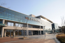 44. ‘누워 있는 여성의 곡선’ 논산시 국민체육센터