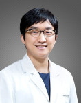 석회화된 치석 염증 유발 3-6개월 정기검진 필수