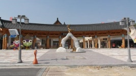 70. 백제를 닮은 말발굽 곡선 롯데부여리조트-아울렛매장