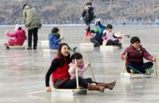 서산 꽃송아리마을 썰매장 인기몰이