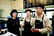 꿈앤카페해밀 | 영동 지적장애인 운영 '레인보우 꿈앤 카페' 눈길