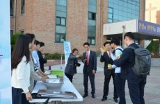 손바닥 마주치며 학교폭력 예방