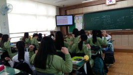 금산여중, 틈새시간 척추 스트레칭 운동