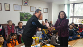 두마초등학교,경로당 어르신 위문 .