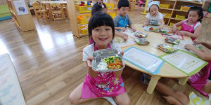 음성 남신초 병설유치원 텃밭 방울토마토, 파프리카 수확 체험