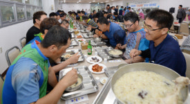 [포토]삼계탕 드시고 힘내세요!
