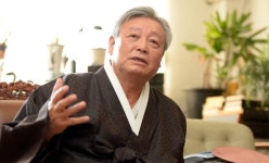 "붓과 함께 반세기…한획 혼·정성 깃들어"