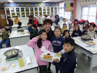 진산초등학교 전교생 인삼 요리 체험 실시