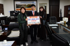 공주시, 정안알밤휴게소 자선공연팀 이웃돕기 성금기탁