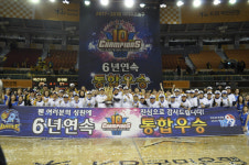 아산우리은행위비여자프로농구단 6년 연속 챔피언 등극