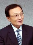 정부 위기 극복 강한 리더십 필요