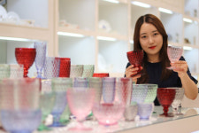 [사진뉴스] 롯데백화점 대전점, 올 여름 시원하게 컬러 글라스 제안