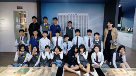 [사진뉴스] 대전지족중학교1학년 교사 및 학생 21명, 대전일보신문박물관 견학