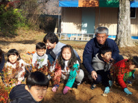 옥천동이초등학교 마을주민과 함께 희망한그루 나무심기