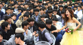 [포토] 뻔뻔(funfun)한 클래식 공연 보며 수능스트레스 날려요