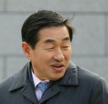 공주시청 황교수 전 국장 회고록 펴내 40년 공직생활... 이런저런 이야기 진솔 담아