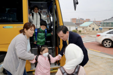 김지철 충남교육감, 5일 안전한 등굣길 수호천사 변신
