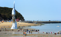 [포토] 포근한 휴일, 왜목마을 찾은 관광객들