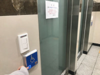 굳게 잠긴 장애인화장실 복지 사각지대