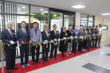 덕산중학교 내포 신교사 숲속도서관 개관