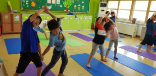 [사진뉴스] 충주 세성초, 성장요가 프로그램 운영