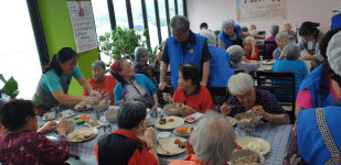 [사진뉴스]  바르게살기운동 음성군협의회 홍복양로원 방문 