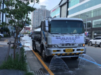 [사진뉴스]  대전 동구, 폭염 날리는 살수차 운행
