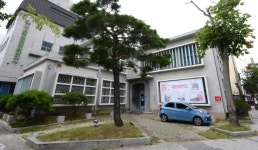 아치 출입구·상자형 창틀… 과거 공간에 꽃핀 문화예술