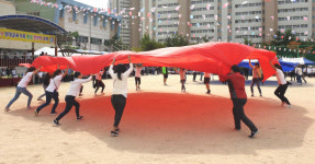 [포토] 대전 상대초 가을운동회 대형풍선만들기