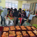 [사진뉴스]  부석중, 부석면 어려운 이웃들에게 사랑의 김치 만들어 배달