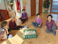 괴산군 장연면 류가네오리농장, 경로당에 오리알 전달