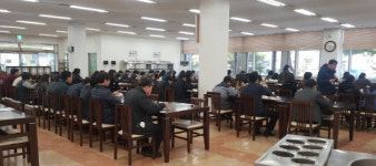 [사진뉴스] 코로나19로 바뀐 천안시청 구내식당 풍경