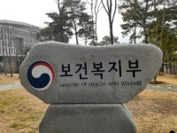 코로나 19 보건당국 심장까지 흔들다