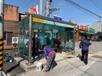 옥천 군북면 생활 속 거리두기에 발맞춰 버스승강장 새 단장나서