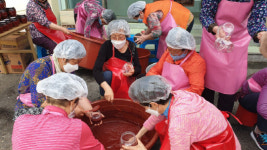 예산군 주교1리 도시재생지원센터, 마을주민과 고추장 만들어 이웃에 전달