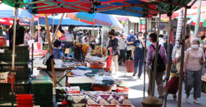 [포토] 재개장한 대전 유성5일장